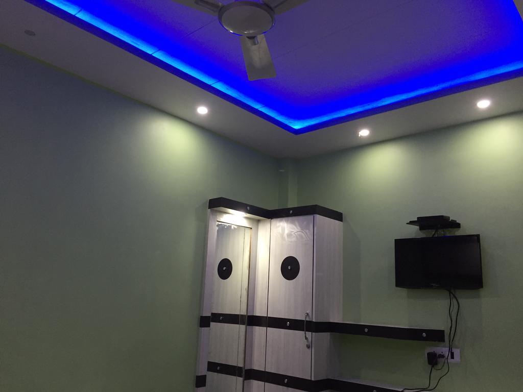 ורנאסי Oyo 75627 New Ankit Guest House חדר תמונה