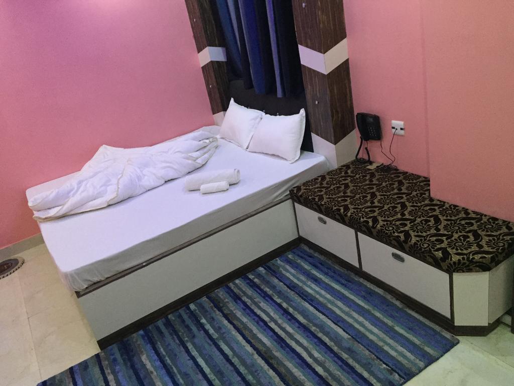 ורנאסי Oyo 75627 New Ankit Guest House מראה חיצוני תמונה